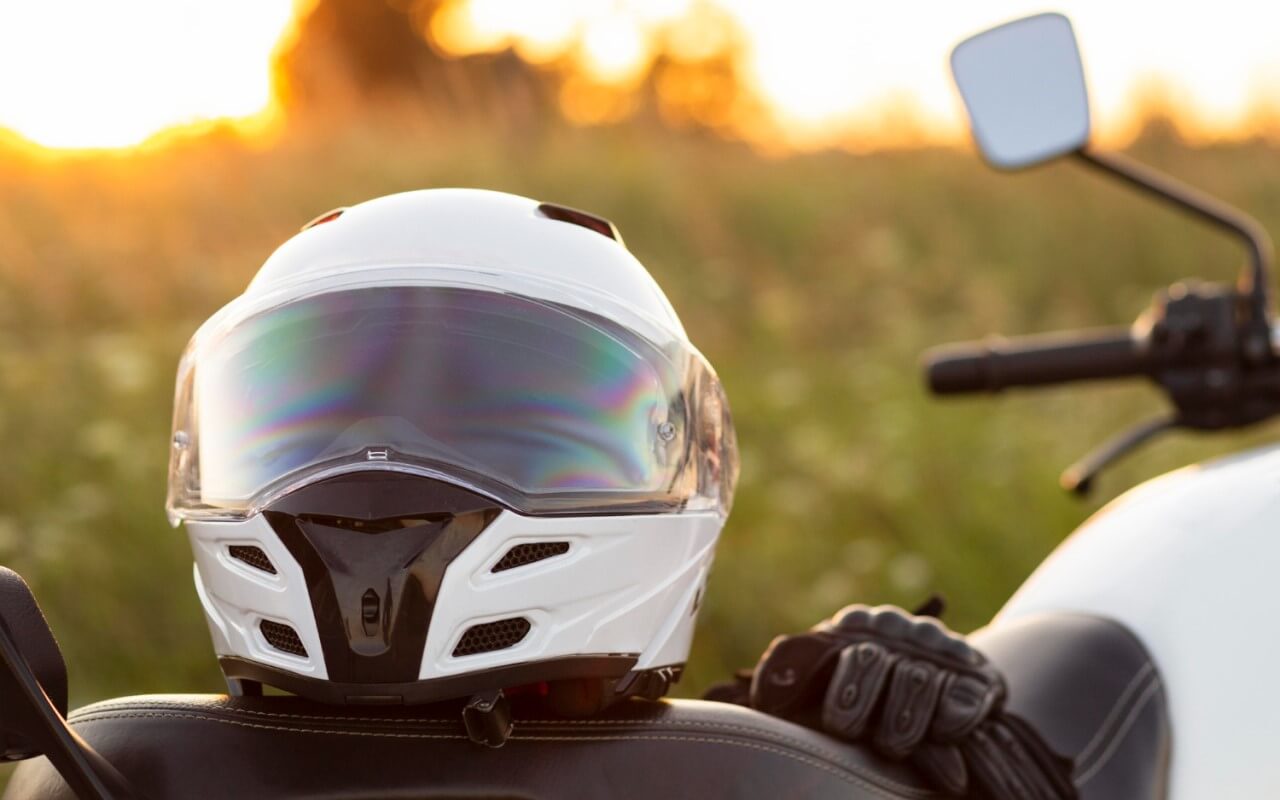 Como escolher o capacete de moto certo?